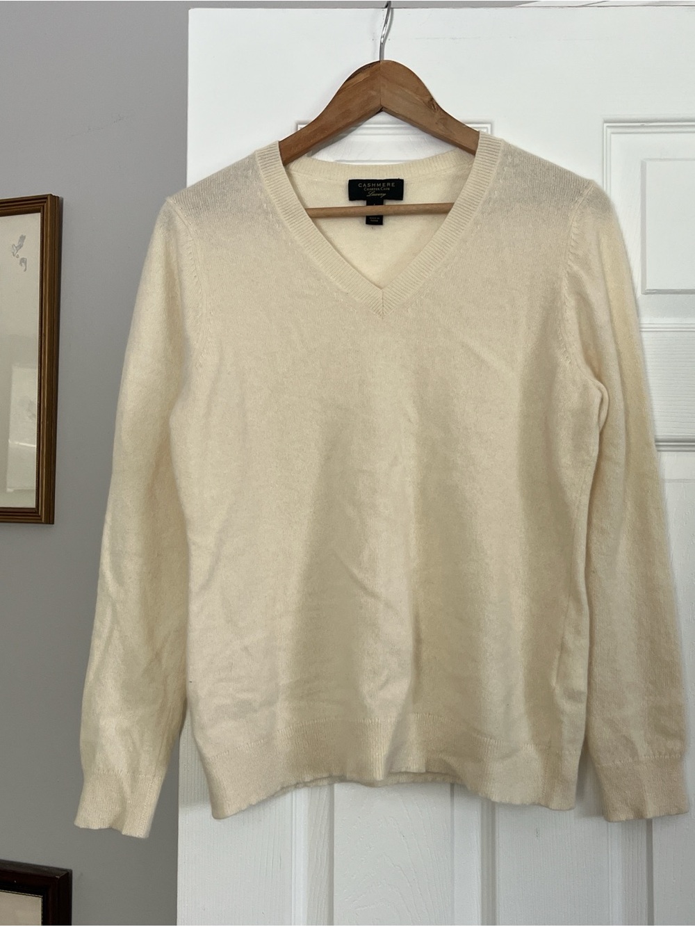 Charter Club luxury Cashmere white ivory Cream V-Neck Sweater